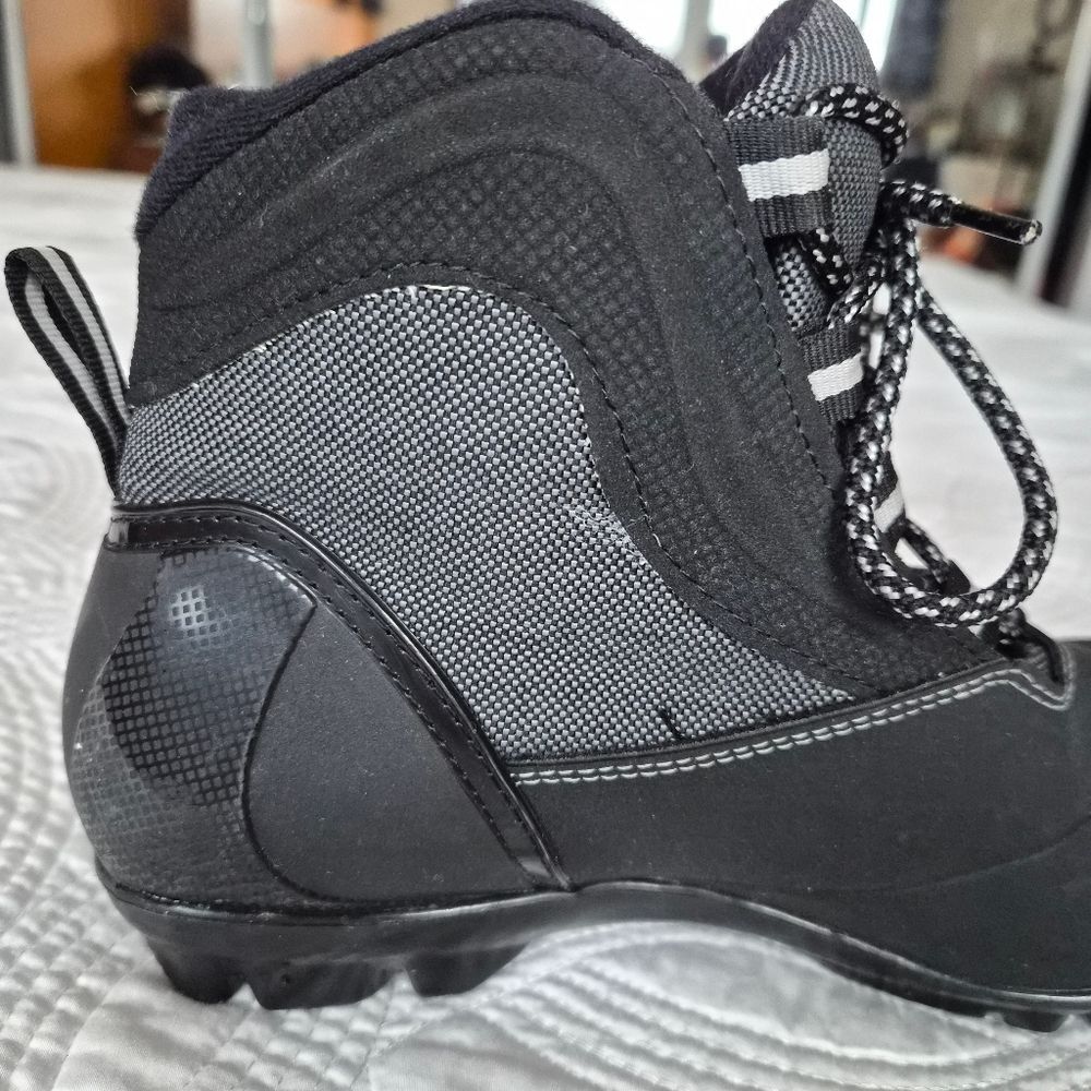 Rossignol Women's Black and Gray Cross Country Ski Boots $45 - Picture 6 of 16